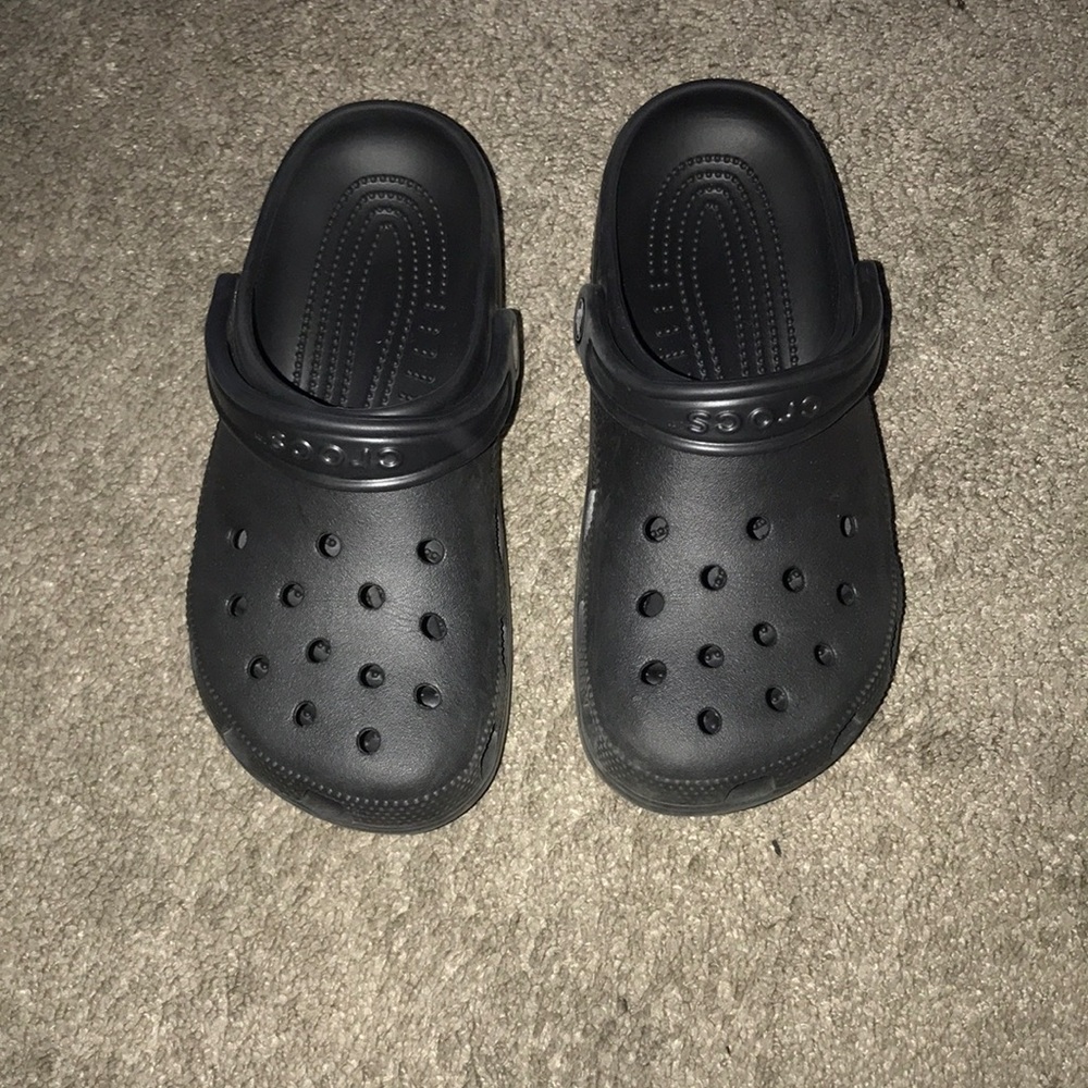 Black Crocs